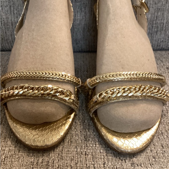 Michael Kors Gold Heels-size 6 - Picture 4 of 13